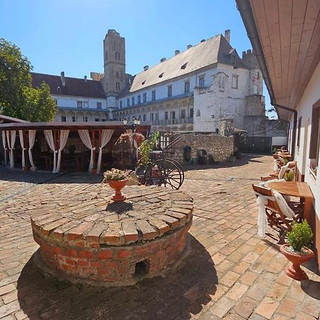 Zamecky Penzion Rotunda Břeclav Екстериор снимка