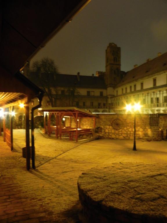 Zamecky Penzion Rotunda Břeclav Екстериор снимка