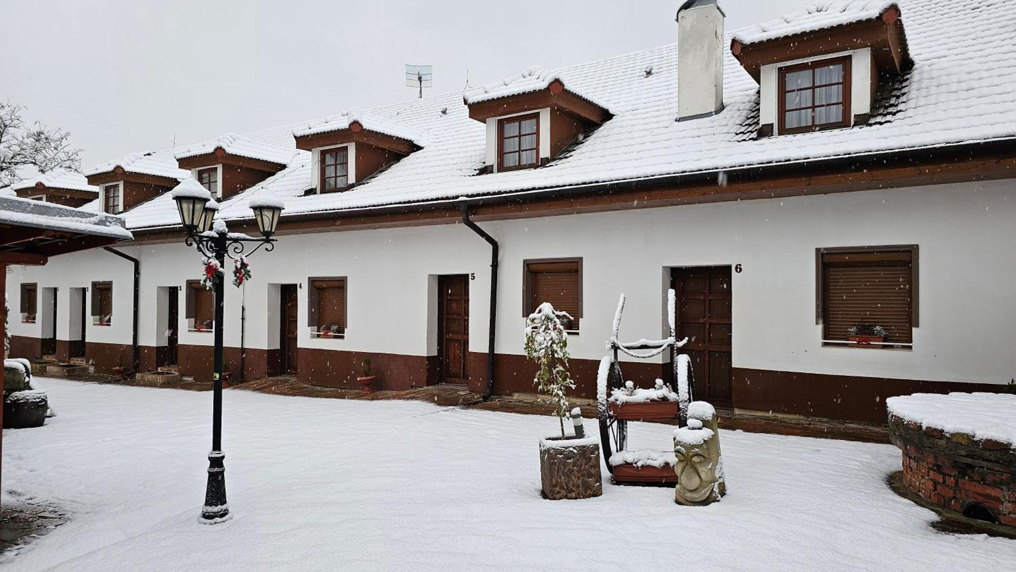 Zamecky Penzion Rotunda Břeclav Екстериор снимка